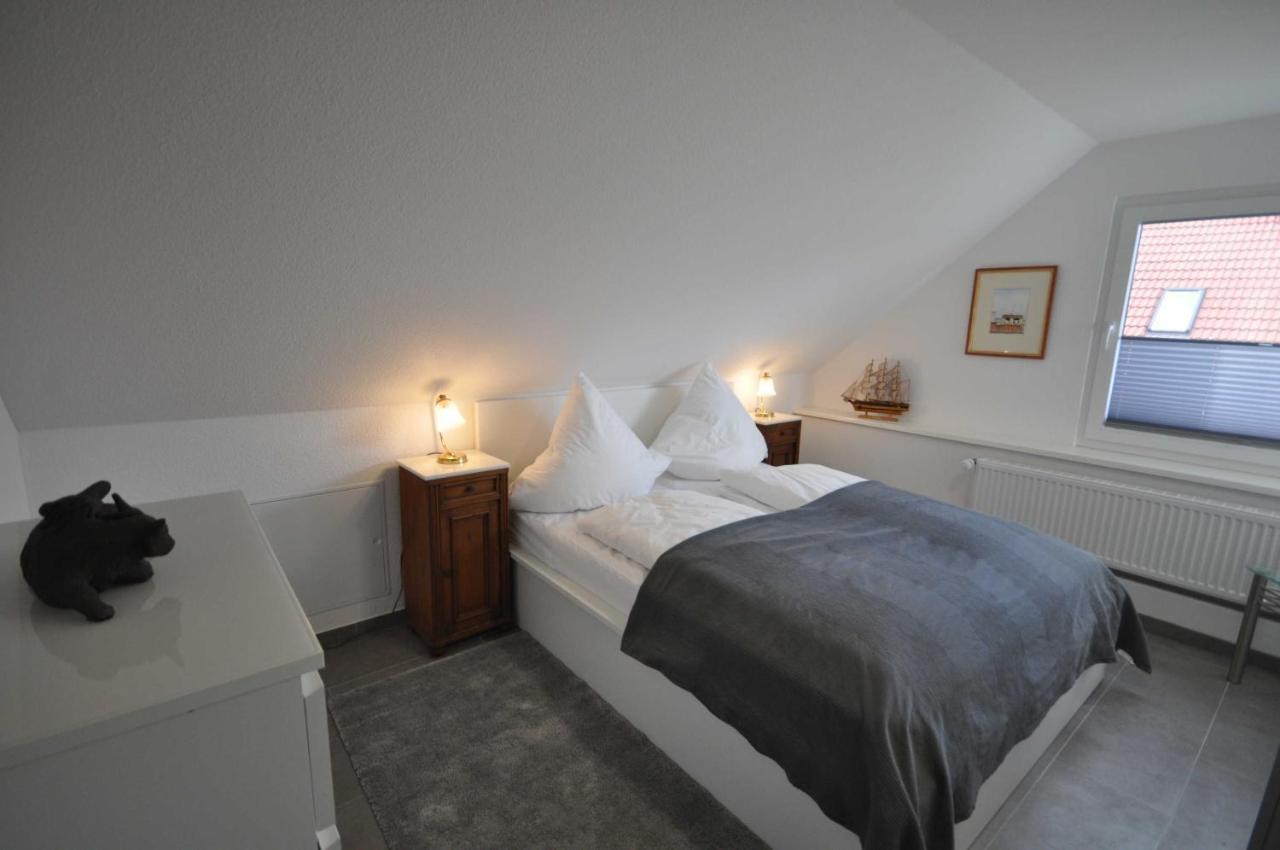 Nr 28 - Ferienwohnung Am Yachthafen Harlesiel Esterno foto